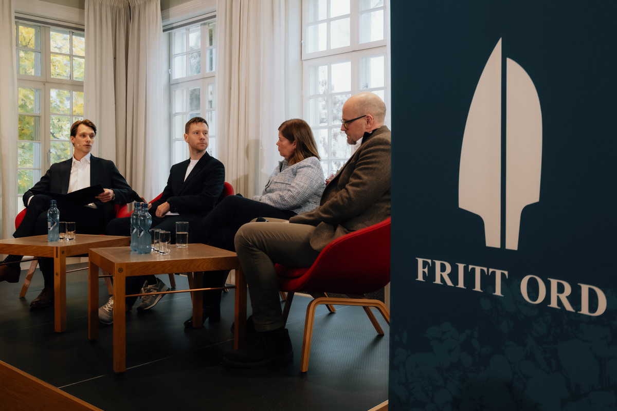 Samtalen "Medienes behov og rolle i teknologiutvikling" med ordstyrer Tellef Raabe (Fritt Ord), Markus Rask Jensen (nyhetsdirektør, Amedia), Petra Wikström (direktør for myndighetskontakt, Schibsted) og Pål Nedregotten (teknologidirektør, NRK)