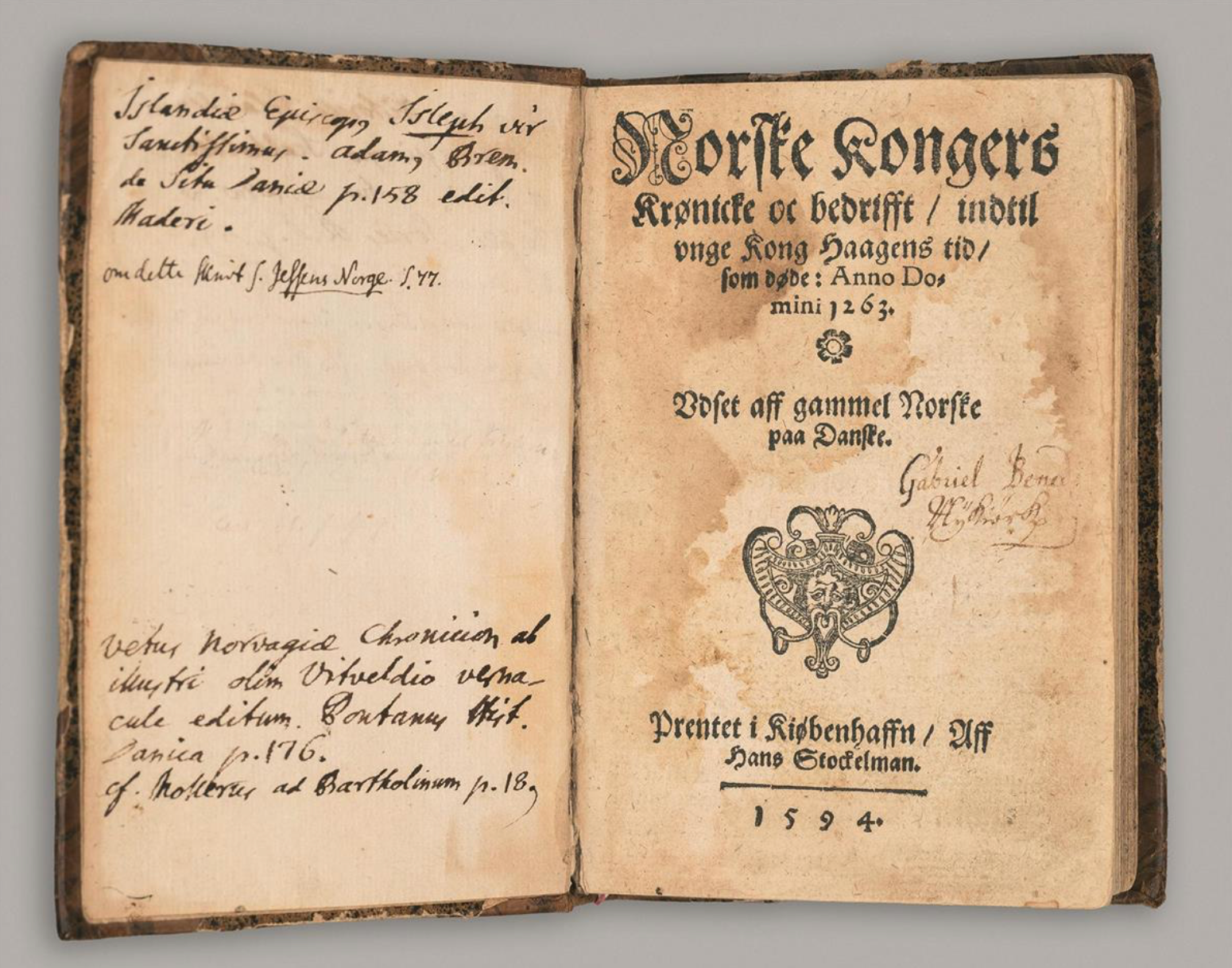 Boken om norske vikingkonger av 1594 er gitt i gave til Time bibliotek. 