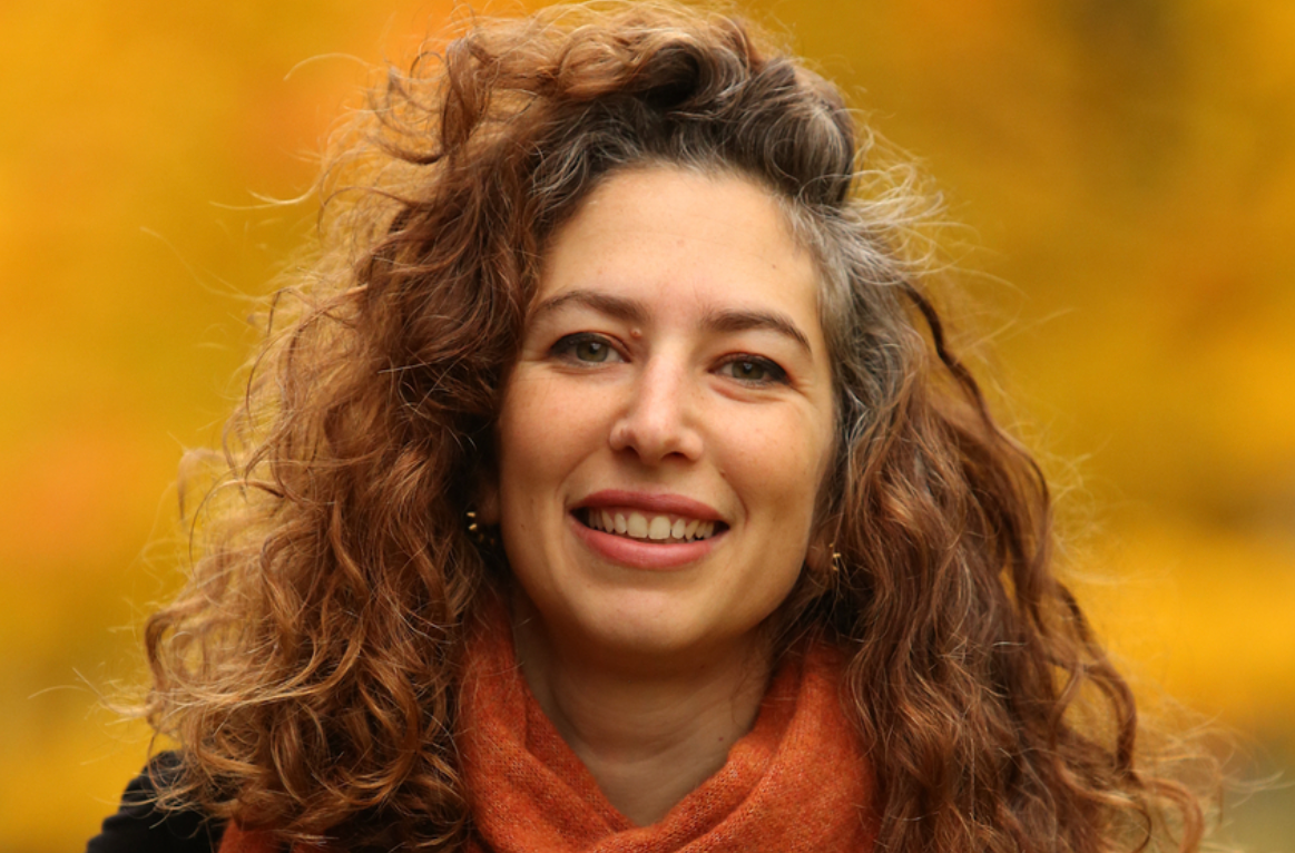 Regissør Dalia AlKury.