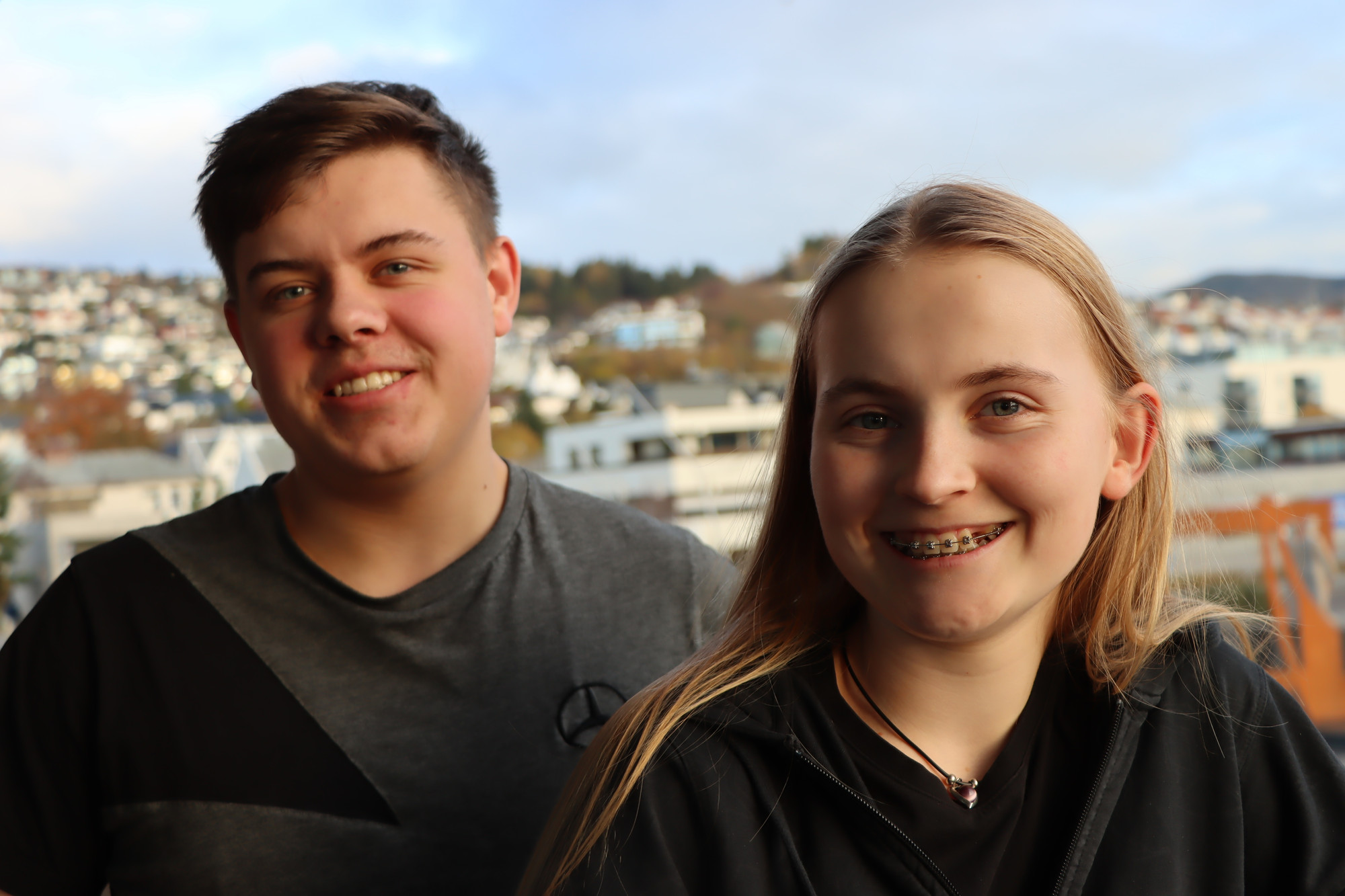 Aron Støylen Jøsok (20) og Emily Victoria Bigset (18).