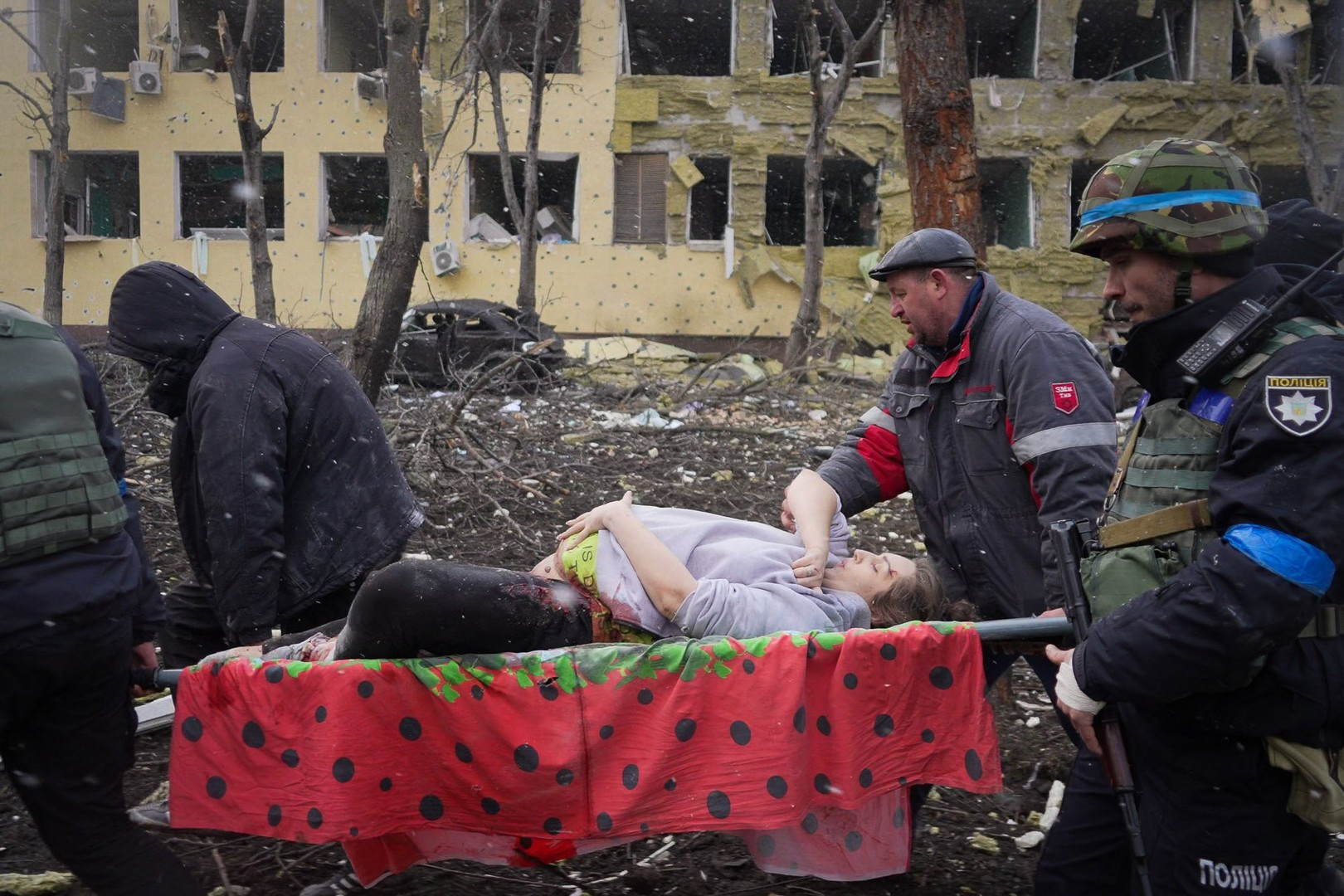 Ukrainian emergency workers and volunteers carry an injured pregnant woman from a maternity hospital damaged by an airstrike in Mariupol, Ukraine, March 9, 2022. Still from FRONTLINE PBS and AP’s feature film “20 Days in Mariupol.”
CREDIT: (AP Photo/Evgeniy Maloletka)
