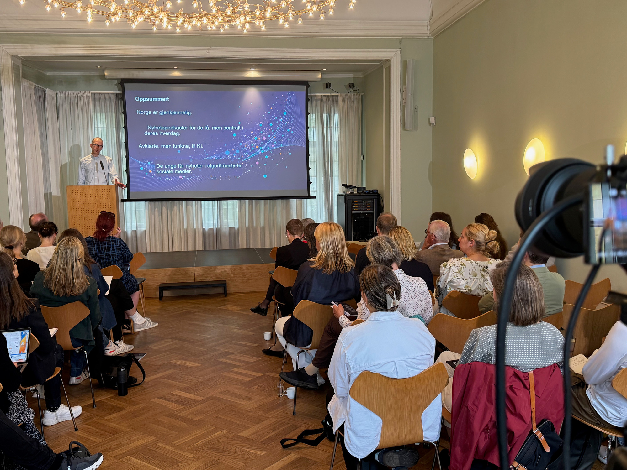 Hallvard Moe presenterer den norske rapporten 17. juni 2025