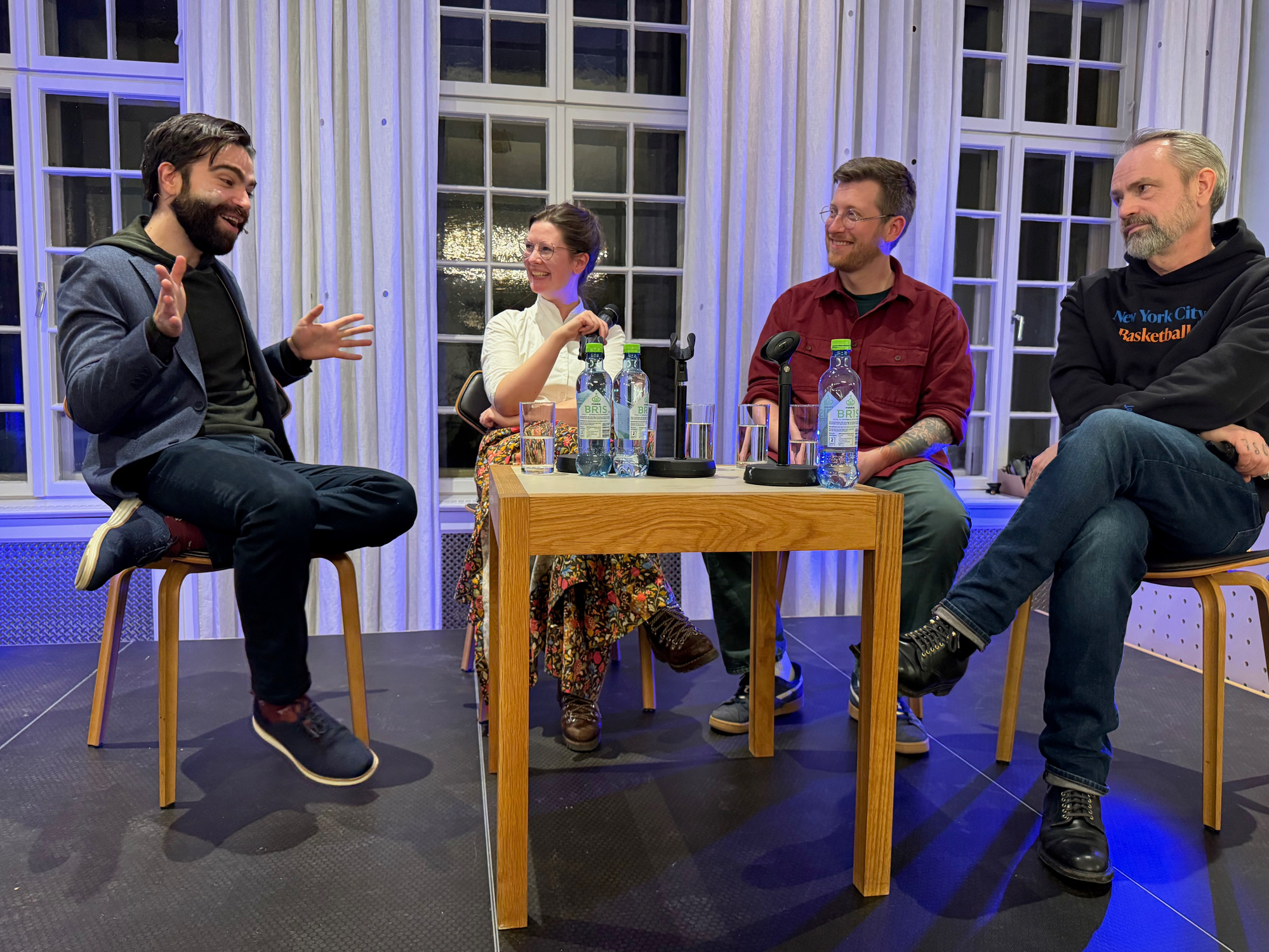 PANELSAMTALE: Jacob Geller, Elise Dybvig, Rune Håkonsen, Asbjørn Slettemark. Ordstyrer var Frida Hemstad Danmo. 