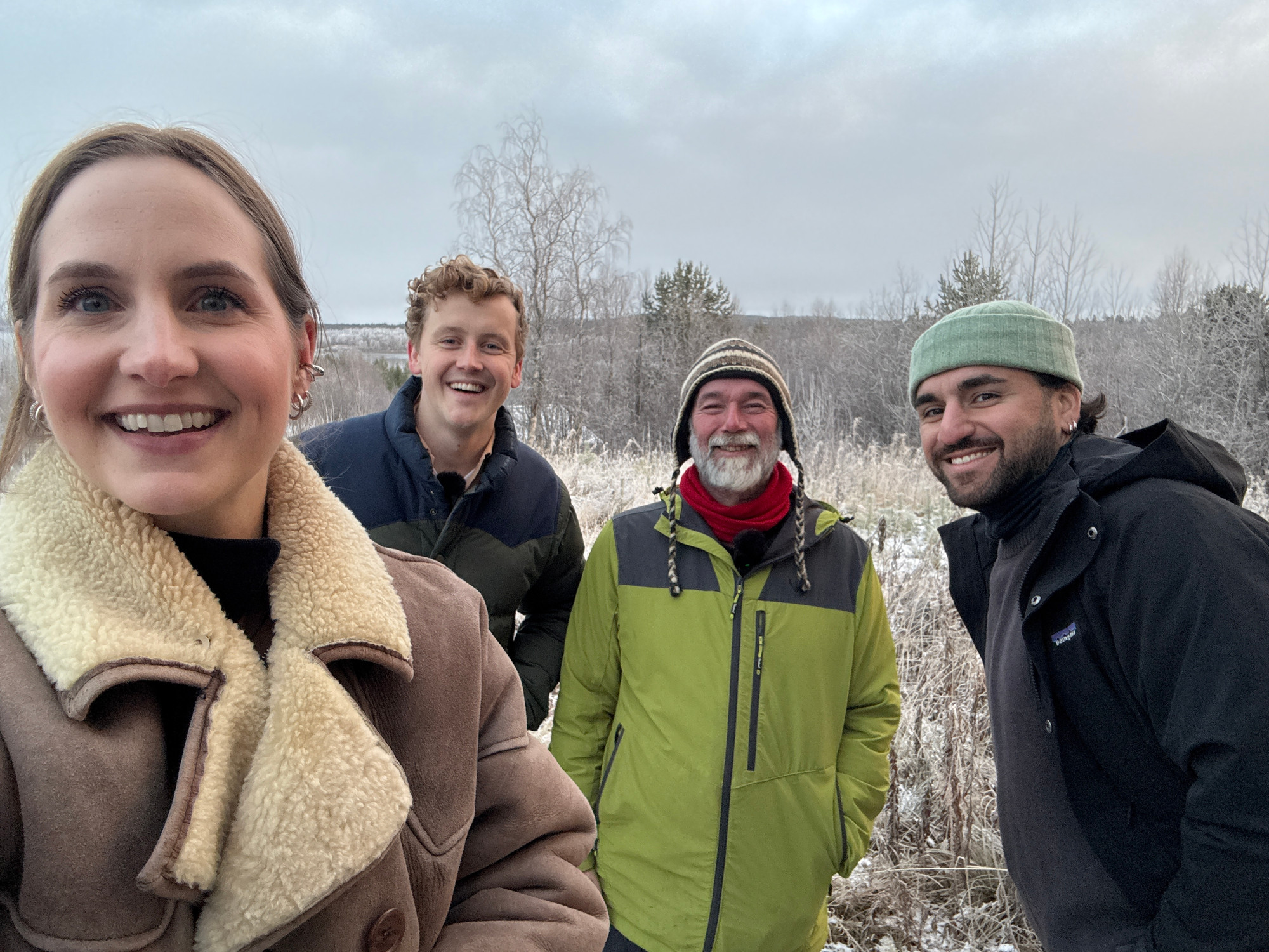 Ingrid Tinmannsvik, Bendik Mondal (t.v) og Siamak Nematpoor  (t.h) fra Demo hjemme hos Demo-medlem Yngve Beddari 