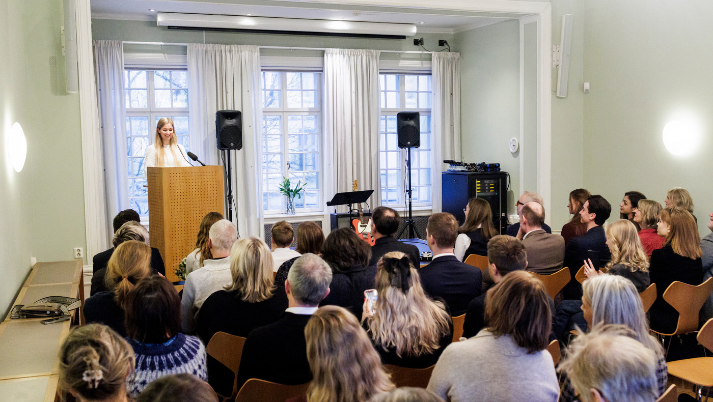 Lisanne Dijkstra taler.